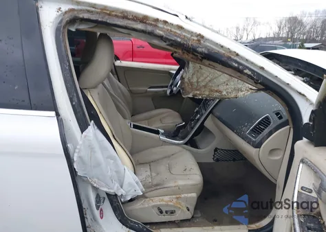 2015 Volvo Xc60 T6 from USA, damaged, VIN YV4902RB2F2586928